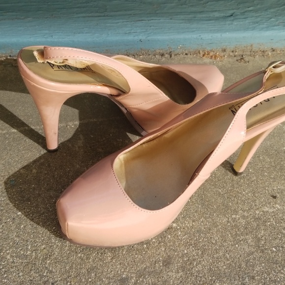 Heels - Picture 2 of 8